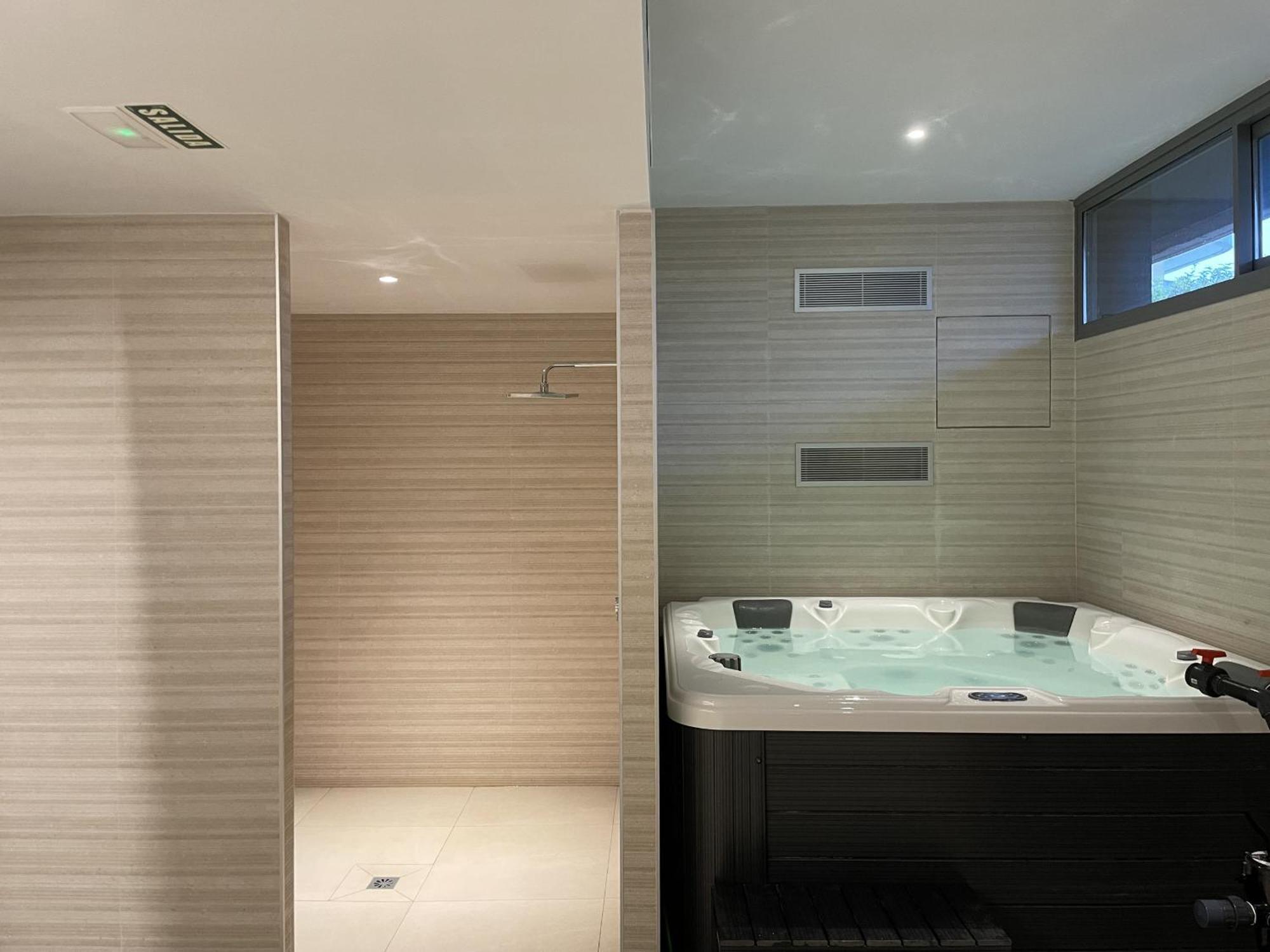 Vivi Homes - Elies House Pool, Gym, Spa & Sea View El Faro Kültér fotó